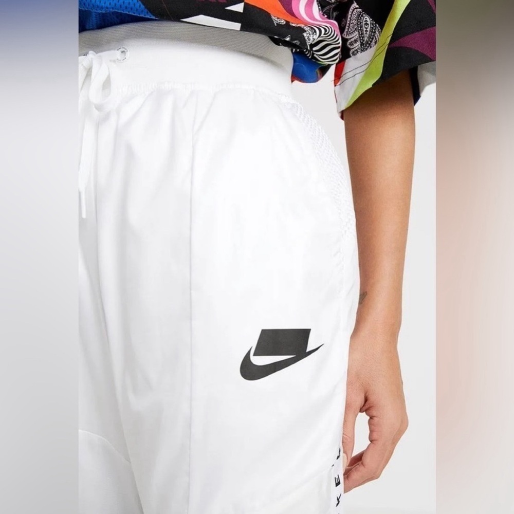 Nike Women's Woven Track Trousers
Sweats Pants Joggers White/Black Size … - Picture 4 of 13
